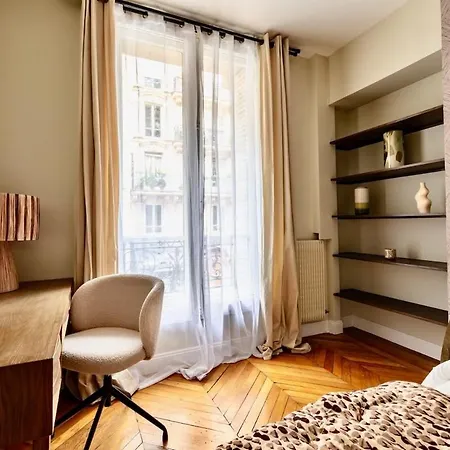 Appartamento 8 - Opera - Rue Constantinople - Duplex 8 Pieces Parigi